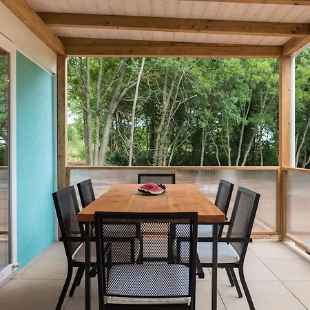 אתר קמפינג Mobile Homes Klen Garden Escape